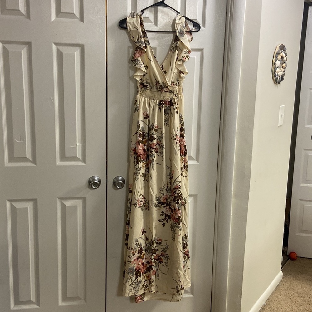 Floral dress ruffle tie back - Picture 2 of 5